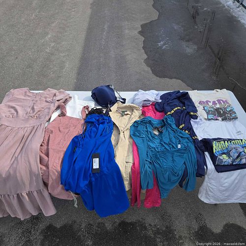 Woman's clothes  (1 of 7)