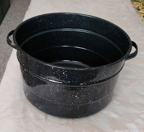 LARGE CANNING POT. (1 of 4)