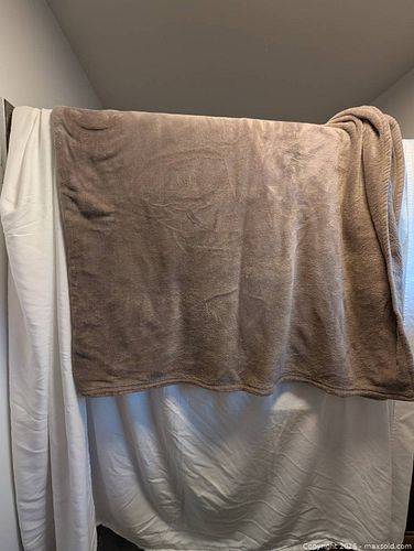 Lot #160 (1 of 4)