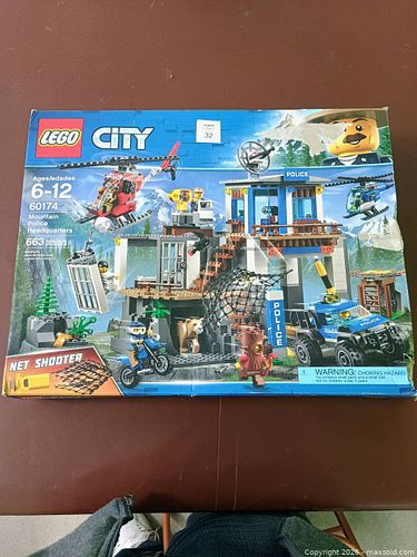 Lot #32 (1 of 11)