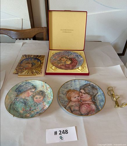 Vintage Edna Hibel & Royal Doulton Plates  (1 of 15)