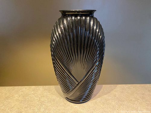 Modern Ribbed Glass Vase – Smoke Grey / Black Finish (1 of 7)