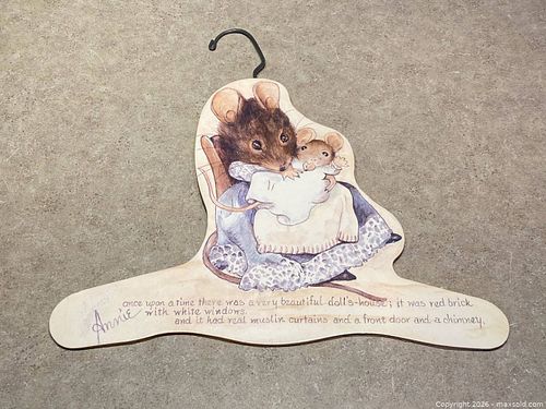 Vintage Wooden Child’s Hanger – Beatrix Potter The Tale of Two Bad Mice (1 of 10)