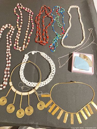 Costume Jewelry. A (1 of 6)