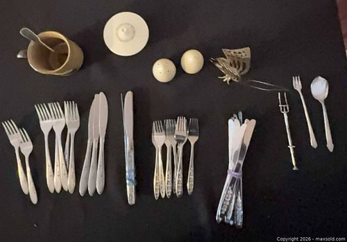 Vintage Cutlery and Table Setting Items A (1 of 12)