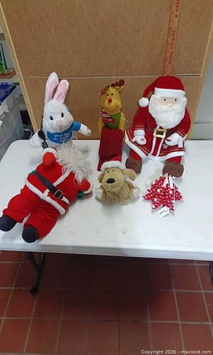 Six (6) Plushie Christmas / Seasonal items (1 of 4)