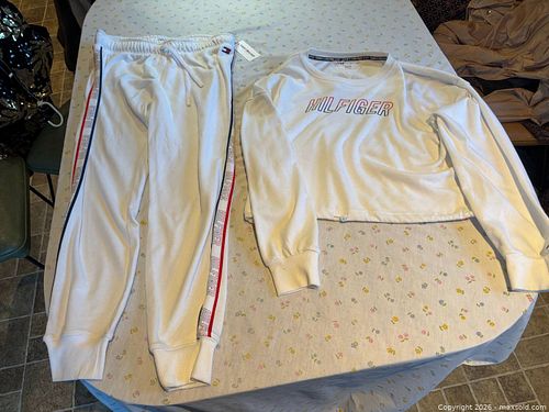 NEW LADIES TOMMY HILFIGER SPORT SUIT - size Large (1 of 16)