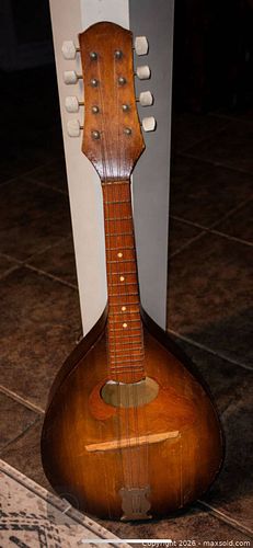 Vintage Soviet Folk Mandolin / Balalaika — Lunacharsky Factory, Leningrad (1973)  (1 of 6)