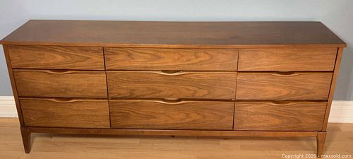 MCM Kauffman Furniture Dresser (1 of 15)