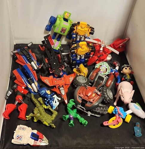 Assorted lot of random toys Figs parts (1 of 11)