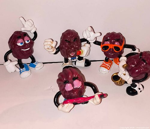 vintage California Raisins figurines.  (1 of 1)