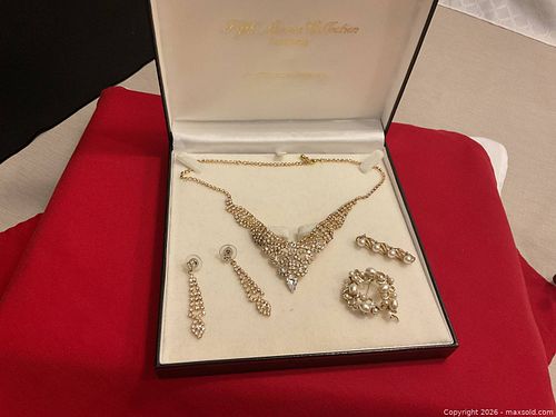 Vintage Costume Jewellery  (1 of 12)