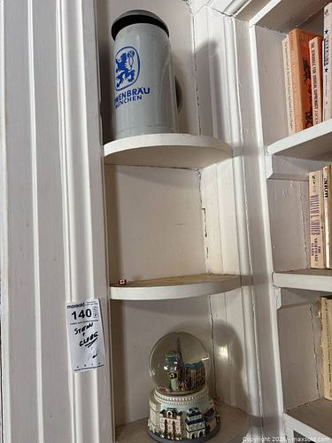 Souvenirs. A (1 of 8)