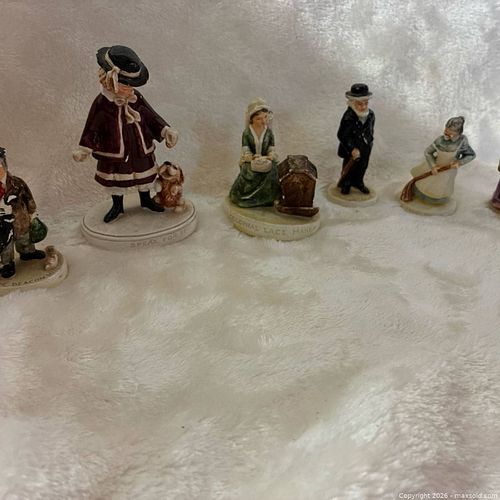 Lot #52 (1 of 8)