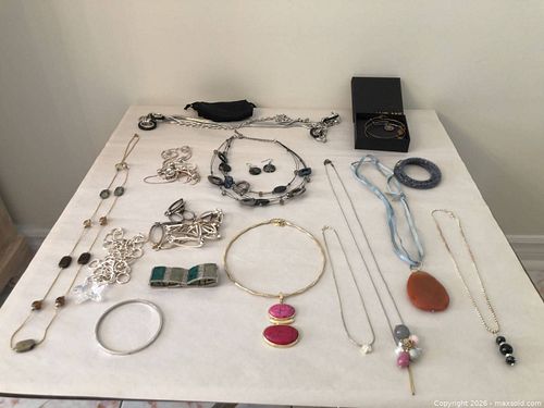 Costume Jewellery  (1 of 15)