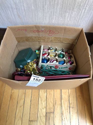 Vintage/Retro Christmas and Holiday Decorations B (1 of 12)