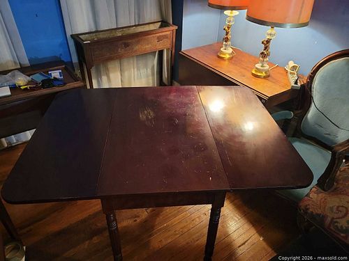Drop leaf table  (1 of 8)