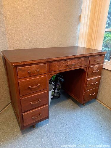Mid-Century Wooden Knee-Hole Desk with Nine Drawers -jh (1 of 6)