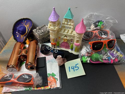 Mixed Lot: Toy Castle, Sunglasses, Novelty Hat & Decorative Items (1 of 5)