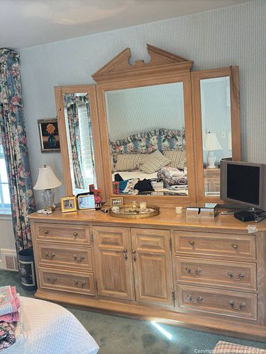 Century Oak Dresser with Attached Tri-Fold Mirror, Light Oak (1 of 11)