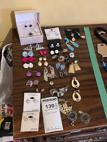 Costume Jewelry Lot — Earrings and Necklace A (1 of 9)