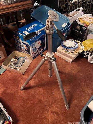Metal Camera Tripod, Collapsible C (1 of 6)