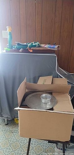 Mixed Household & Garden Lot: Hose, Weed Killer, Vase, Snow Globes and More B (1 of 15)