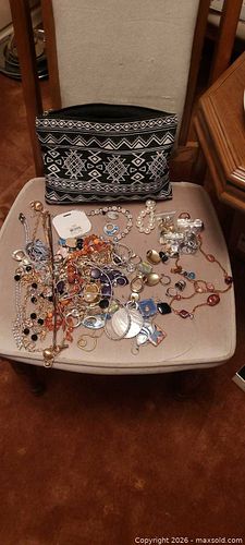 Necklaces and Earrings, Unbranded / Unknown A (1 of 8)