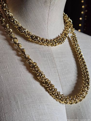 Jewelry. Long thick tight chained gold tone necklace (1 of 9)
