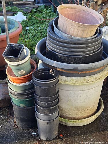 Plant Pots for Outdoor Gardening (1 of 6)