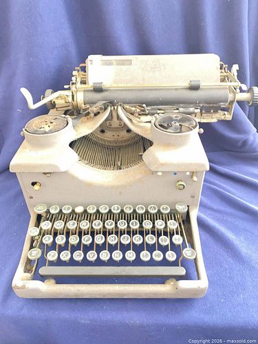 Antique Royal Typewriter  (1 of 14)