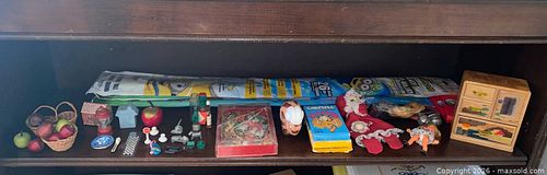 Vintage Trinkets, Plastic Kite Kits, Puzzle & More! (1 of 16)