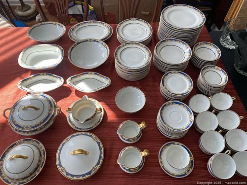 VTG T&V Limoges “La Cloche” Porcelain Dinnerware Set (1 of 20)