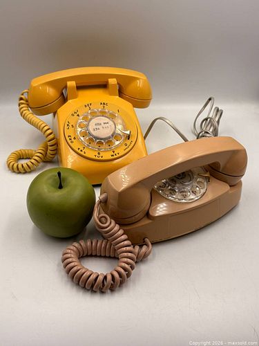 2 Vintage Rotary Dial Phones (1 of 8)