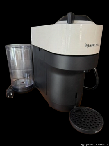 Nespresso Virtuo Pop with Capsule drawer (1 of 4)