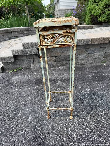 Petit Cast Iron Outdoor Side Table (1 of 3)