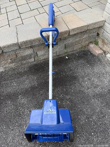 Snow Joe 24V Cordless Electric Shovel (1 of 5)