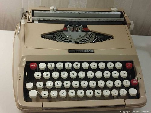 1960s Smith-Corona Majestic 700 Typewriter  (1 of 5)