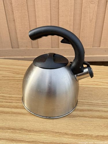 HomeTrends Stainless Steel Stovetop Kettle, Silver/Black, 1–2 L (1 of 7)