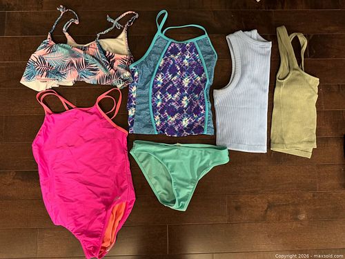 Girls/Kids bathing suits and tank tops - size 10 (1 of 2)