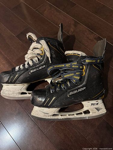 Kids hockey skates  (1 of 2)