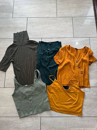 Women’s Shirts and tank tops (1 of 2)