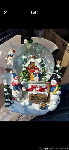 Christmas snow globe (1 of 1)