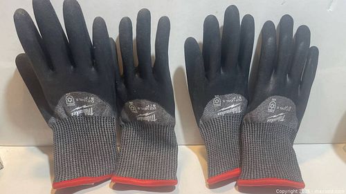 Industrial Milwaukee 2 Pairs Gloves  (1 of 3)