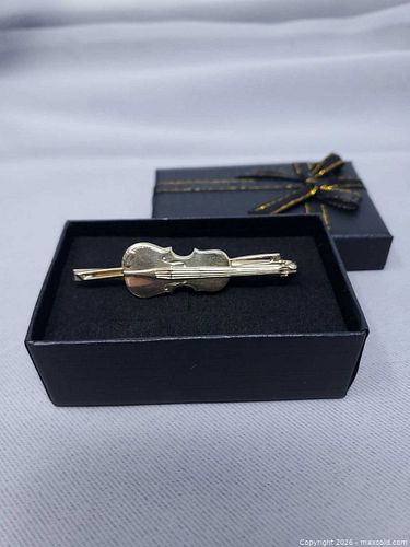 Gold Fiddle Money Clip (1 of 6)