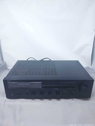 YAMAHA R3 Stereo Receiver (1 of 9)