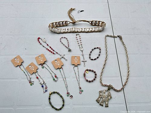 lot of Necklaces and Bracelets -ebn (1 of 6)
