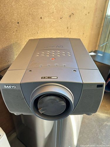 Sanyo PLV-60 Projector -ebn (1 of 9)
