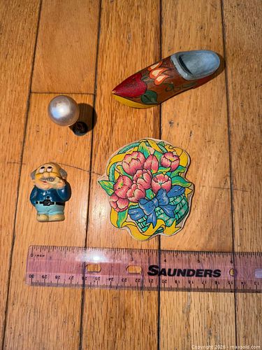 Lot of rare vintage items  (1 of 5)