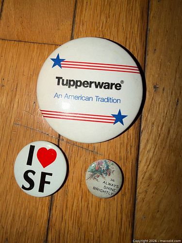 Lot of vintage buttons  (1 of 3)